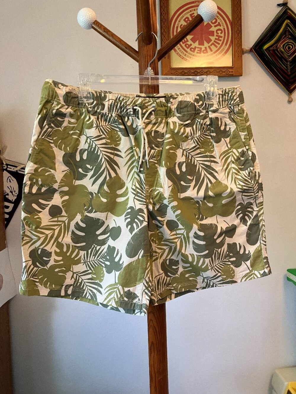 Men's Mountain Khakis Shorts - Size M